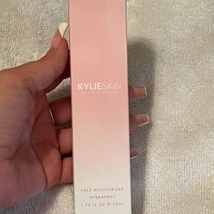 💕Kylie Skin Face Moisturizer💕